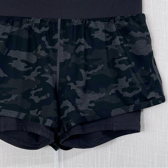 Fabletics Olesia Camo Gym Workout Athletic Double Shorts Sz S - Picture 4 of 10